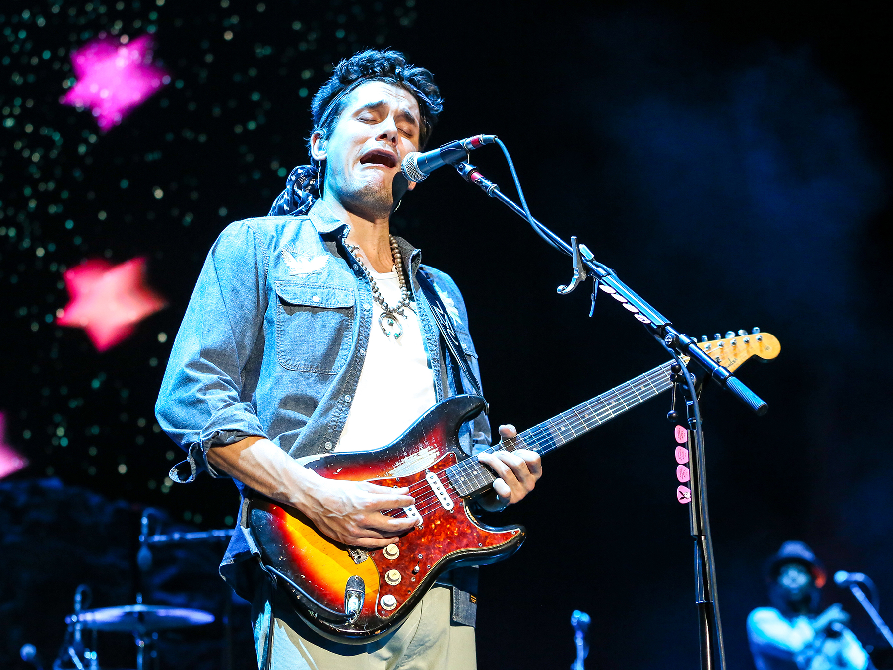 看看约翰·梅尔(John Mayer)如何抒发他的PRS Silver Sky
