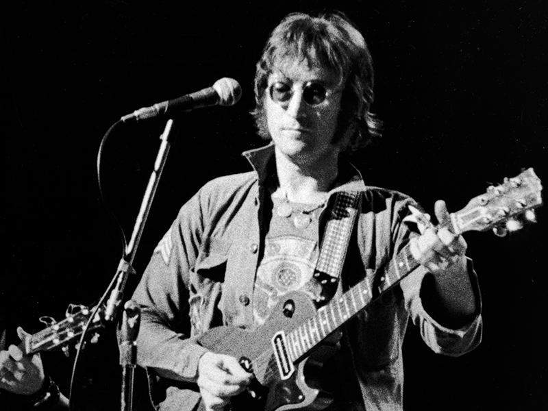 新“想象”套装庆祝约翰·列侬78岁生日