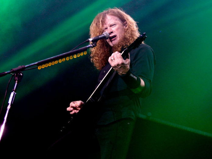 戴夫·穆斯塔因（Dave Mustaine）在2018年表演