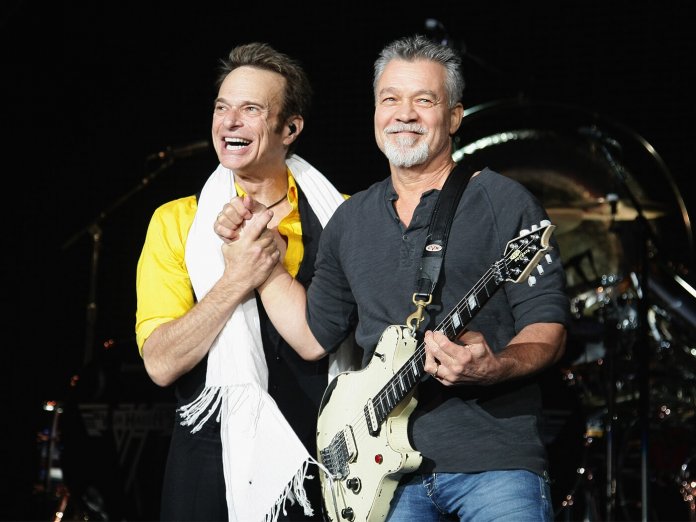 David Lee Roth和Eddie Van Halen于2015年表演