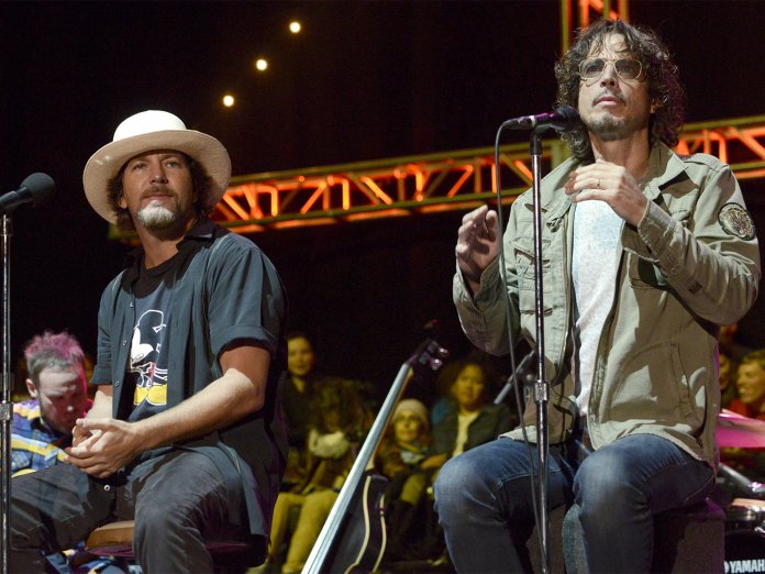 Eddie Vedder和Chris Cornell Onstage
