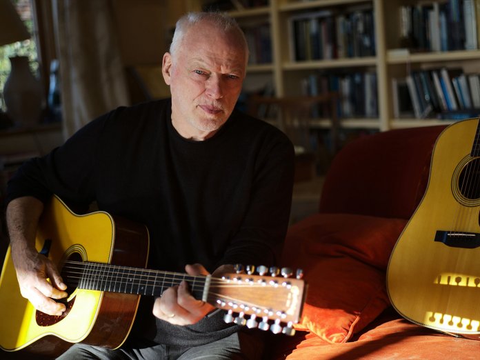 David Gilmour与他的Martin D-35 12字符串签名