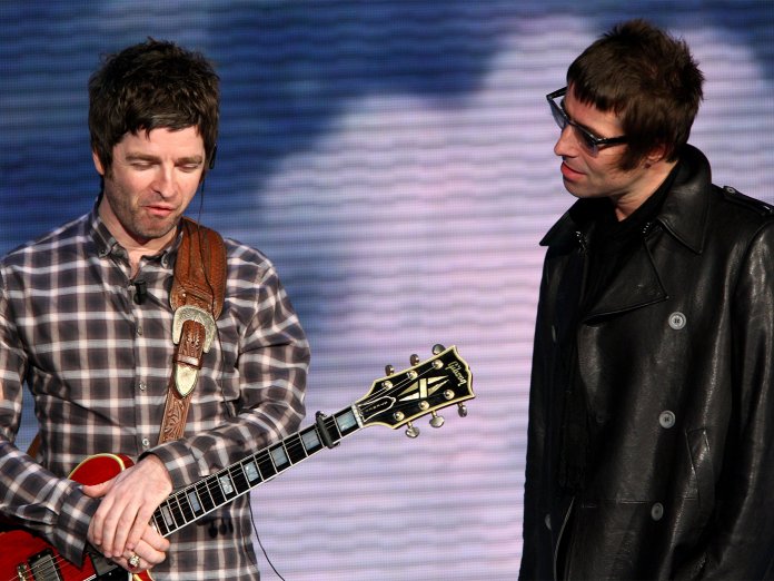 Noel和Liam Gallagher Onstage