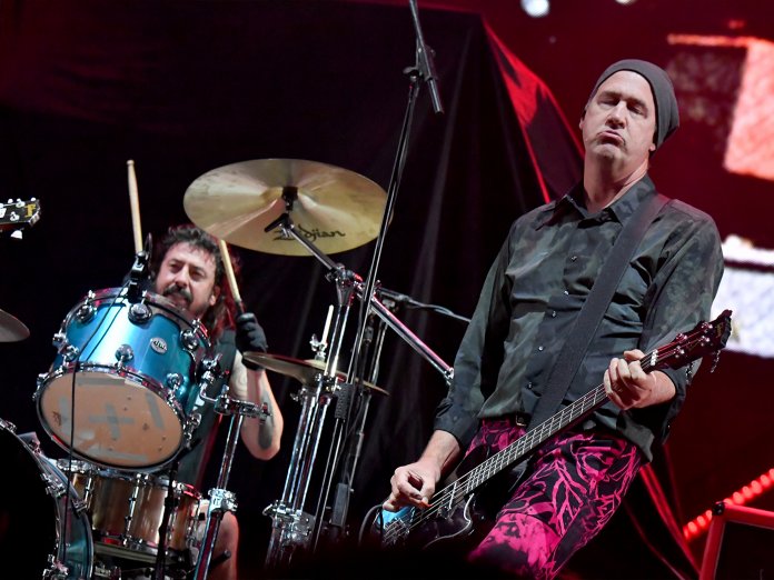 Dave Grohl和Krist Novoselic Onstge
