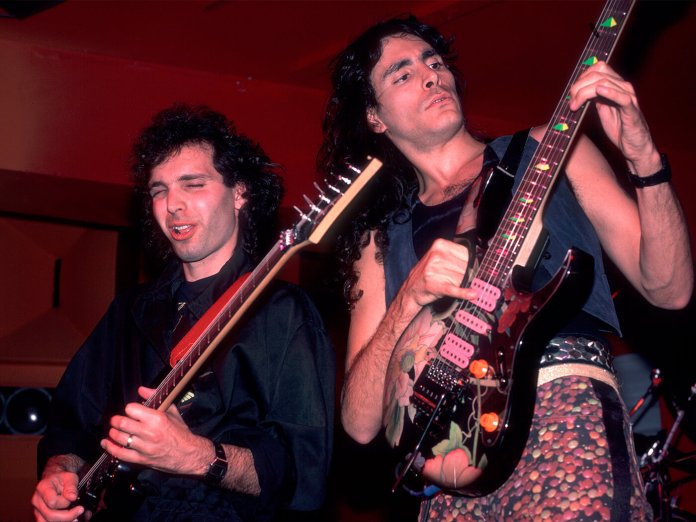 史蒂夫·瓦伊（Steve Vai）和乔·萨特里亚尼（Joe Satriani）