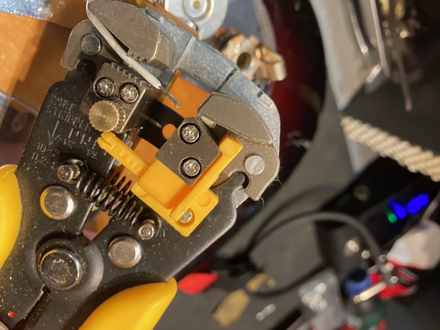 DIY车间 - 修复故障的插孔插座