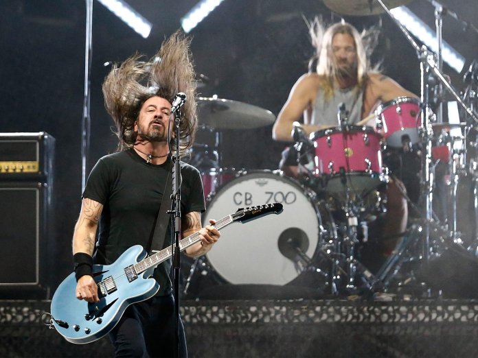 Dave Grohl和Foo Fighters的泰勒霍金斯