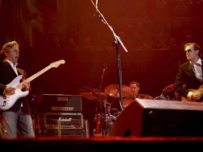 埃里克·克拉普顿（Eric Clapton）和乔·波纳马萨（Joe Bonamassa）在皇家阿尔伯特音乐厅（Albert Hall），2009年