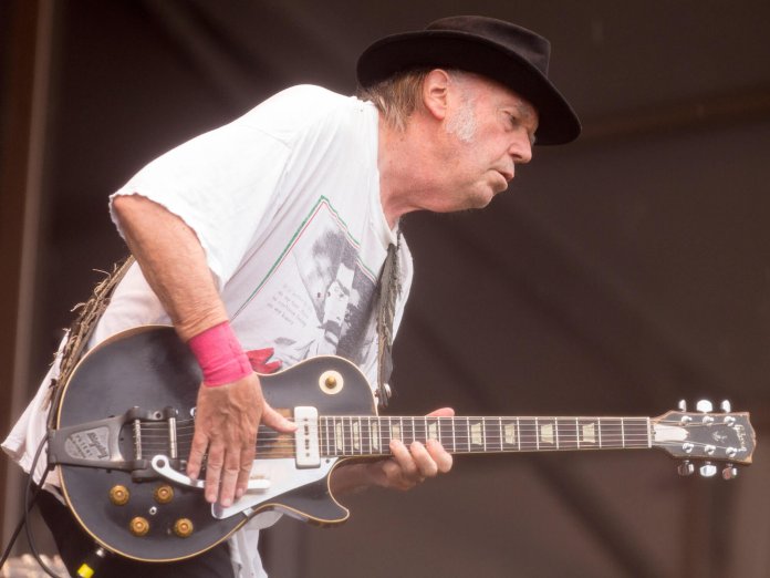 尼尔·杨（Neil Young）表演